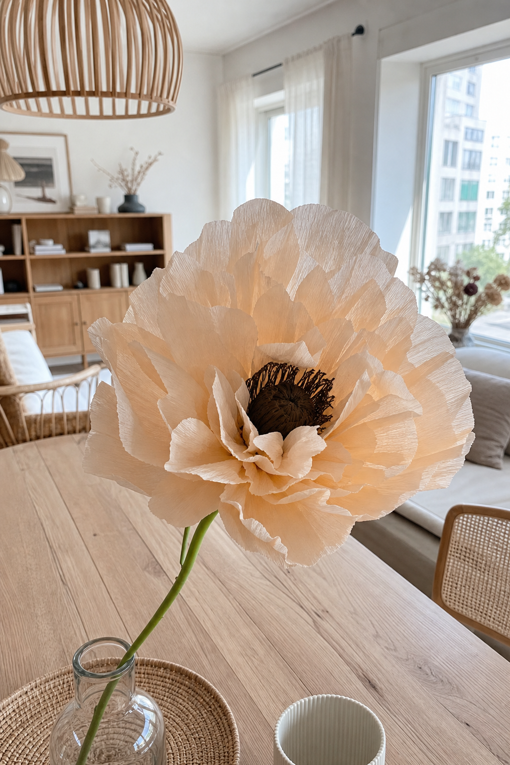 Große Seidenpapier-Blüte Nahaufnahme Tischakzent