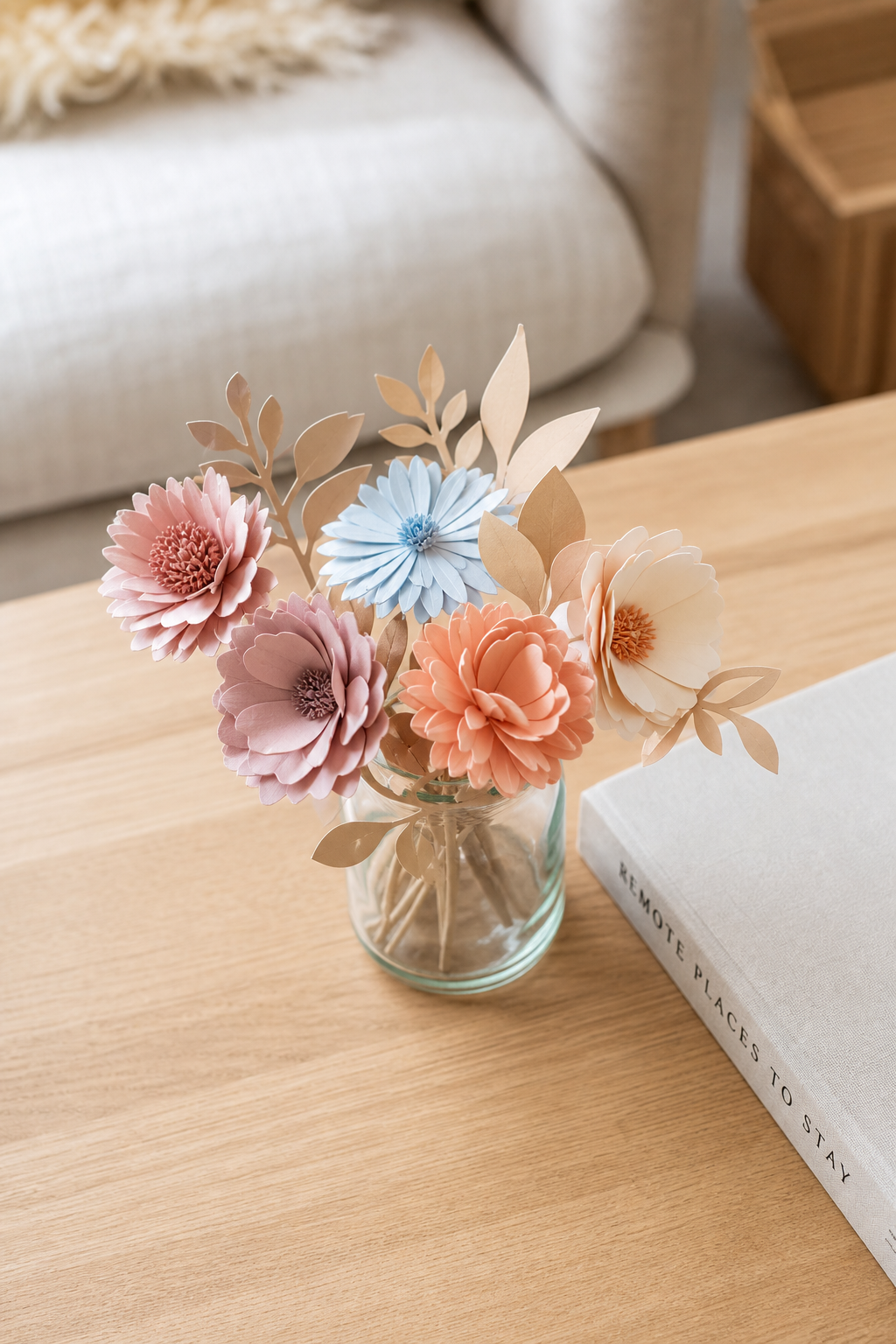 pastell kleines glas mit papierblumen