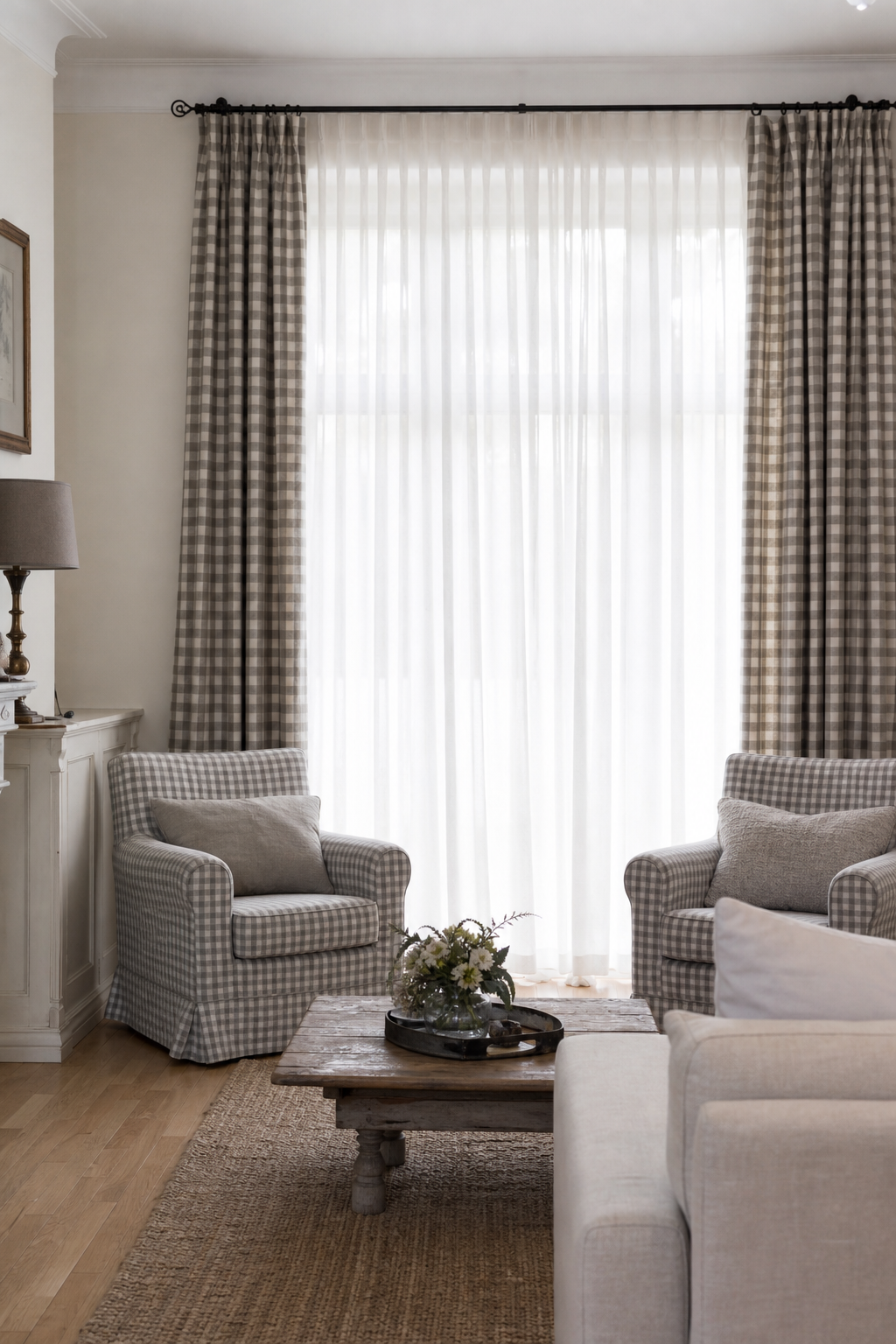 runder couchtisch mit naturtextilien